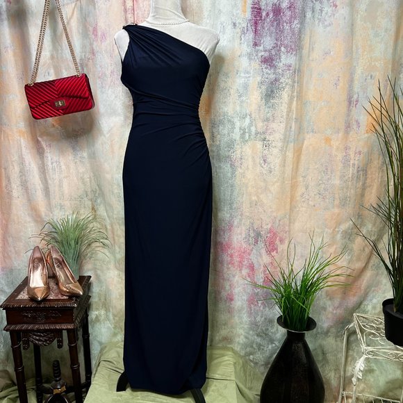 📌 Betsy & Adam Elegant Form-Fitting Single-Shoulder Silhouette Ball, Prom Gown - Picture 1 of 16